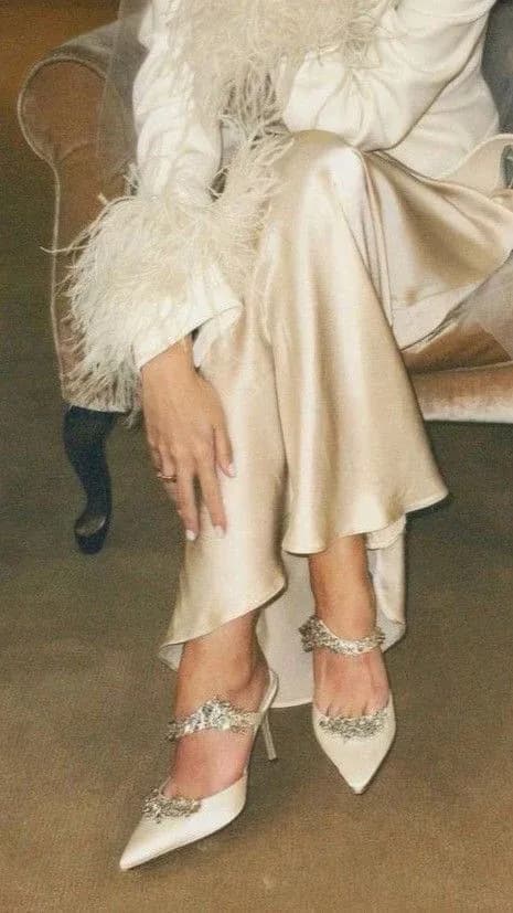 Cream skirt and heels styling inspiration